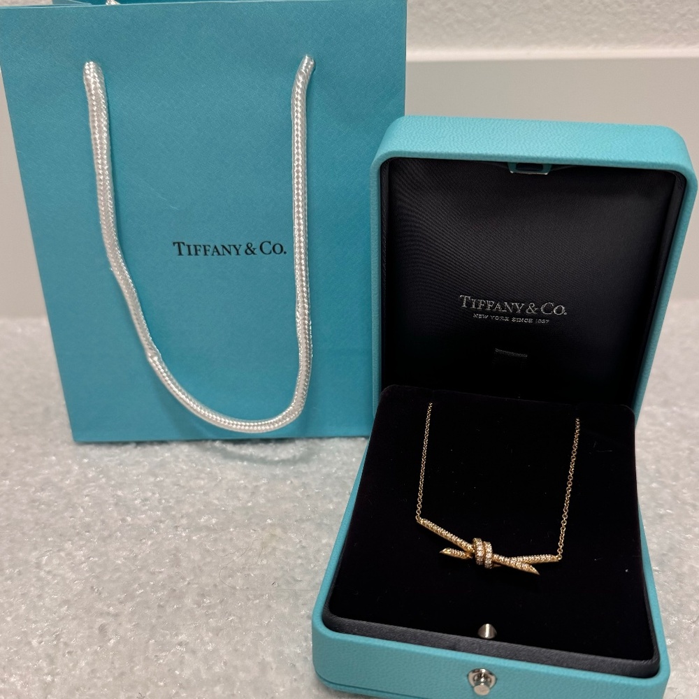 Tiffany & Co. Knot Pendant Necklace Yellow Gold with Diamonds